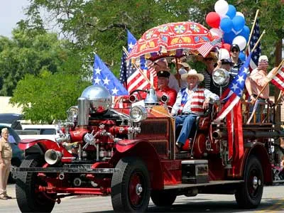 actor larry hagman 4th july parade