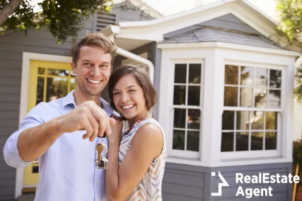 couple with keys