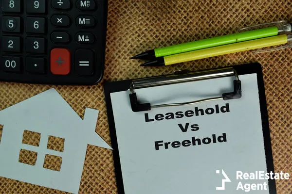 leasehold vs freehold write on paper