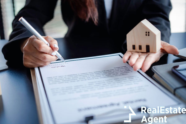real estate agents proposing model home