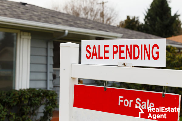 real estate sign says sale pending