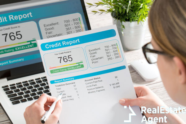 woman check credit report