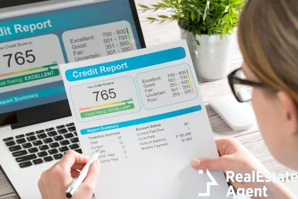 woman check credit report