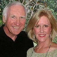 Bob Oliver &<br> Karin Halloway  real estate agent