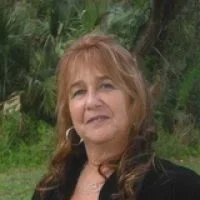 Darlene Cetola real estate agent