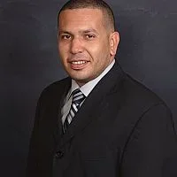 Robert Cruz real estate agent