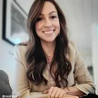 Loretta  Wolff real estate agent
