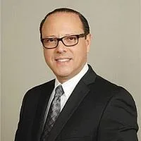 Edgar Flores real estate agent