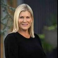 Susan Dolan, Senior Broker