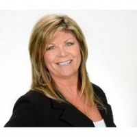 Lori Wylie real estate agent